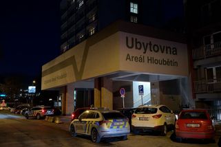 Policie v Praze prověřuje pobodání na ubytovně, zadrželi ženu - Novinky